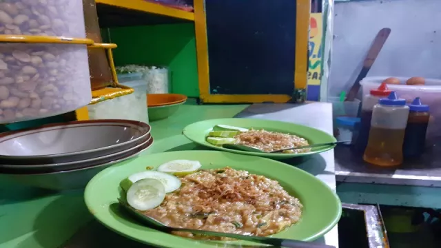 Sarapan Bubur Goreng Sensasinya Wow Banget - GenPI.co Sarapan Bubur Goreng Sensasinya Wow Banget - GenPI.co