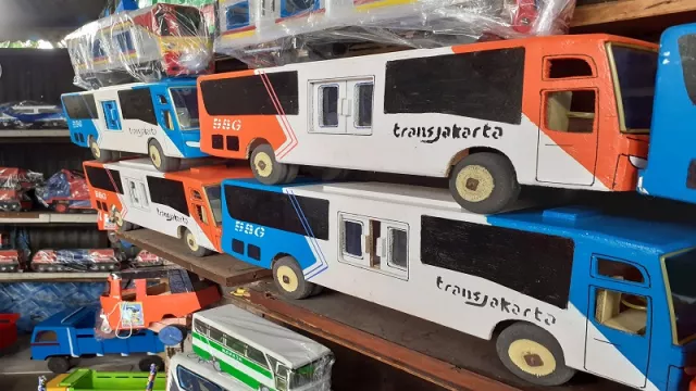 Ingin Punya Bus TransJakarta? Coba Beli di sini - GenPI.co