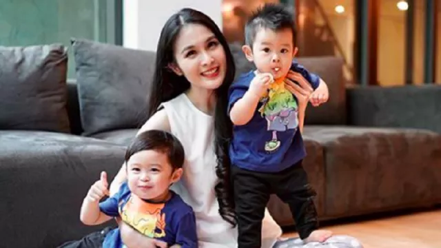 Sibuk Urus Anak, Sandra Dewi Tak Sempat ke Salon - GenPI.co