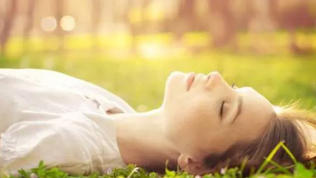 Dokter Ungkap Vitamin D Diperoleh dari Matahari Siang, Bukan Pagi - GenPI.co Dokter Ungkap Vitamin D Diperoleh dari Matahari Siang, Bukan Pagi - GenPI.co