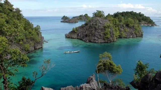 Menikmati Teluk Cinta di Pulau Labengki, Raja Ampatnya Sulawesi - GenPI.co