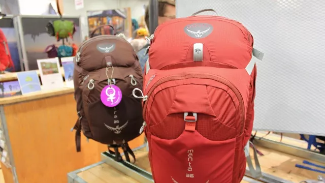 Kamu Tim Pakai Tas Ransel Made in Indonesia atau Luar Negeri? - GenPI.co Kamu Tim Pakai Tas Ransel Made in Indonesia atau Luar Negeri? - GenPI.co