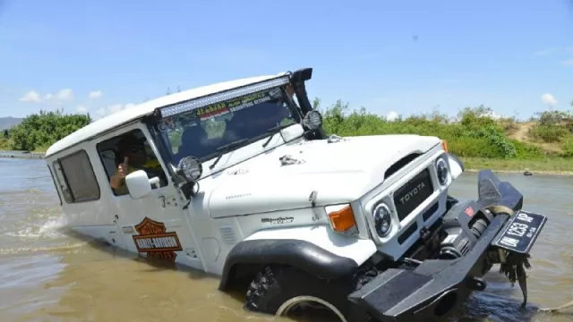 Gubernur Gorontalo Nekat Uji Coba Sungai Bone Untuk Offroad JWAG - GenPI.co