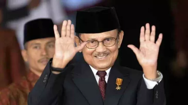 Entah Apa yang Terjadi Jika Saat Itu BJ Habibie Bukan Presiden - GenPI.co