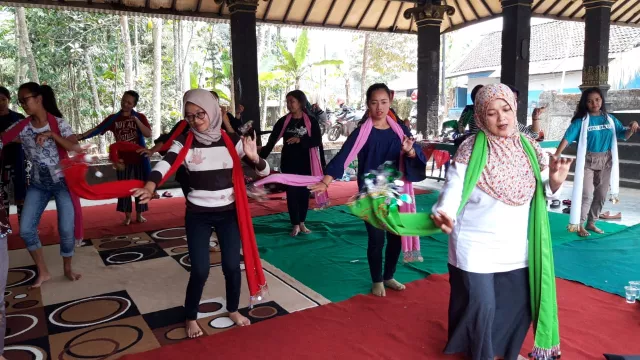 Menilik Persiapan Wisuda Lengger Rakanan Giyanti - GenPI.co