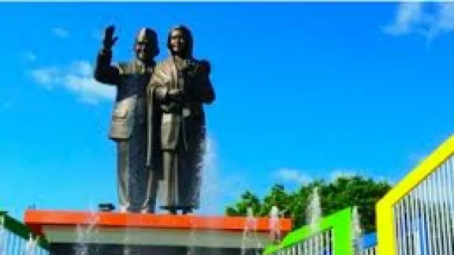 Monumen Cinta Sejati Habibie Ainun di Parepare - GenPI.co