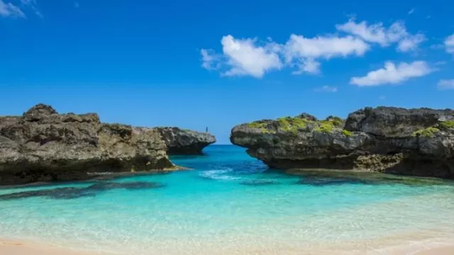 Pantai Mandorak, Surga di Antara Dua Tebing di Sumba - GenPI.co