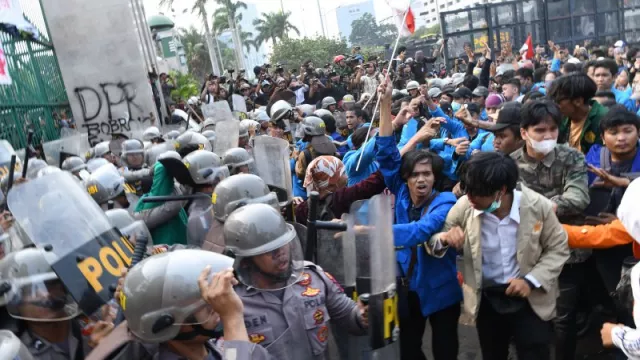 Polisi Aniaya Massa Demo, KontraS Buka Posko Pengaduan Korban - GenPI.co