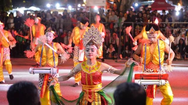 Festival Ronthek Sajikan Tradisi Menabuh Kentongan di Pacitan - GenPI.co