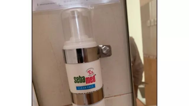 Ada Sebamed Clean Face di Toilet, Netizen: Ini Kampus Sultan Euy - GenPI.co