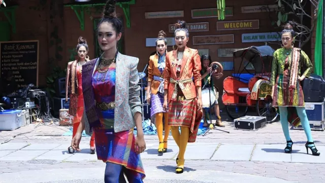 Fashion Show di Kampung Batik Kauman Awali Solo City Jazz - GenPI.co