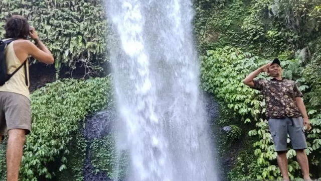 Air Terjun Sendang Gile di Lombok Ramai Dikunjungan Turis Asing - GenPI.co