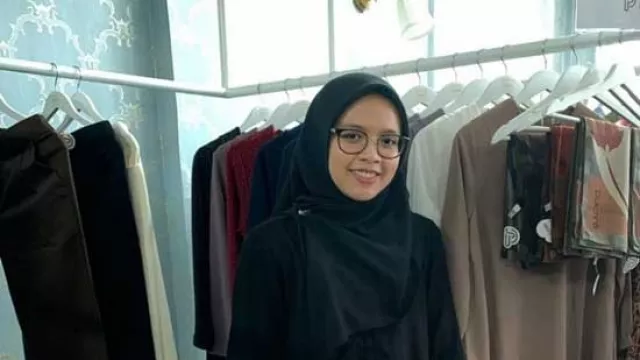 Pernah Rugi, Dinda Dwi Wahyuni Sukses Besarkan Pulchra Gallery - GenPI.co