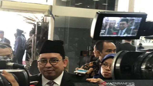 Cerita Fadli Zon Dikasih Keris, Apa Bertanda Jadi Menteri Jokowi? - GenPI.co