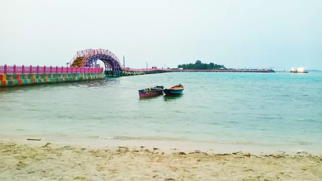Mitos Jembatan Cinta Pulau Tidung Bawa Pacar Bisa Putus - GenPI.co