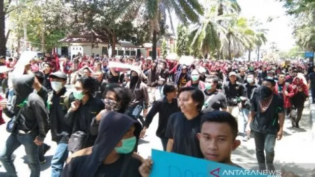 13 Anggota Polisi Diperiksa Terkait Tewasnya 2 Mahasiswa Kendari - GenPI.co