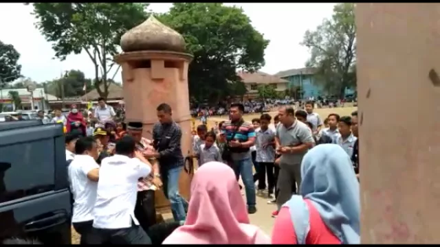 Menko Polhukam Wiranto Ditusuk Orang tak Dikenal? - GenPI.co
