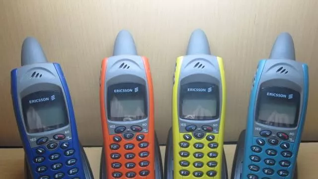 Ericsson R310, Ponsel Jadul yang Kuat Sinyal di Bumi Mana Pun - GenPI.co