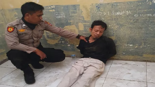 Pelaku Penusukan Wiranto Sering Ceramahin Warga Jika Tak Salat - GenPI.co