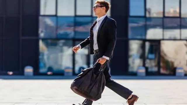 Rutin Jalan Kaki ke Kantor, Bisa Bikin Kerja Makin Semangat! - GenPI.co Rutin Jalan Kaki ke Kantor, Bisa Bikin Kerja Makin Semangat! - GenPI.co