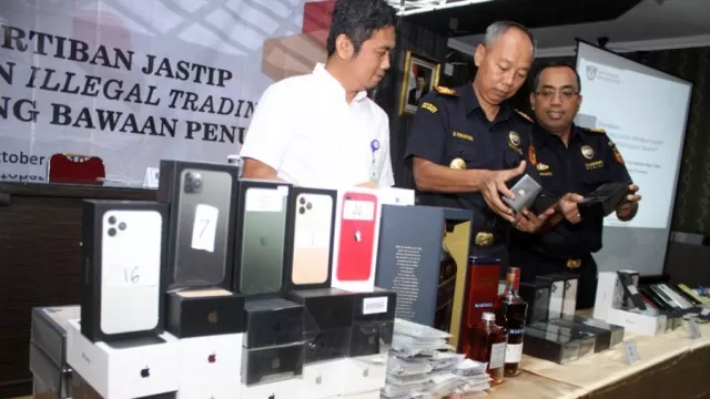 84 iPhone 11 Hasil Bisnis Jasa Titip Disita Bea Cukai Juanda - GenPI.co