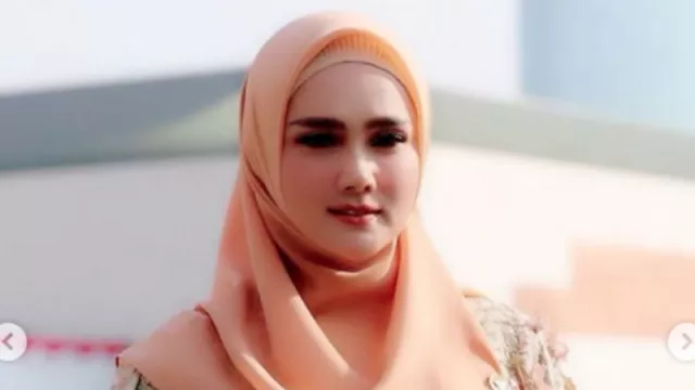 Mulan Jameela Dapat Kacamata GUCCI, Gerindra Gercep Klarifikasi - GenPI.co Mulan Jameela Dapat Kacamata GUCCI, Gerindra Gercep Klarifikasi - GenPI.co