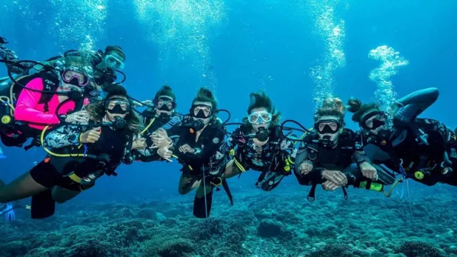 Komunitas Indonesian Women in Diving Konsisten Bersihkan Laut - GenPI.co