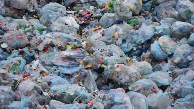 Sampah Kepung Jateng, Ganjar: Cari Solusinya di Kongres - GenPI.co