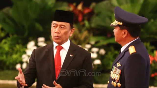 Video Detik-Detik Wiranto Ditikam, Bukti Lemahnya Penjagaan - GenPI.co