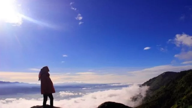 Bukit Kayangan Negeri di Atas Awan dari Jambi - GenPI.co