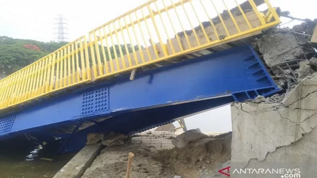 Polisi Periksa Kontraktor Kasus Ambruknya Jembatan Utan Kemayoran - GenPI.co
