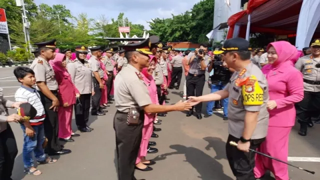 Kado Akhir Tahun, 178 Anggota Polres Jaksel Naik Pangkat - GenPI.co