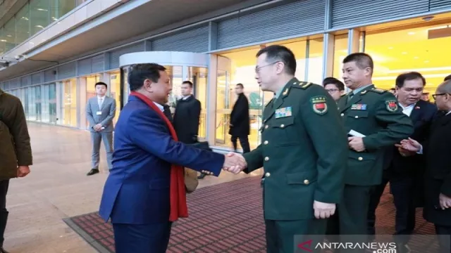 Gagahnya Menhan Prabowo saat Disambut Pejabat Militer Cina - GenPI.co