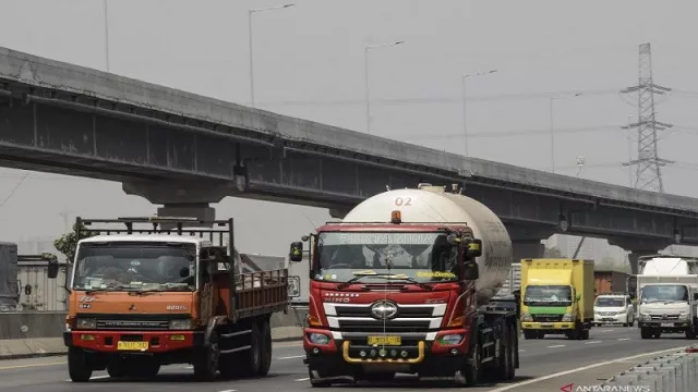 Catat, Truk Dilarang Lewat Jalan Tol Jelang Natal dan Tahun Baru - GenPI.co