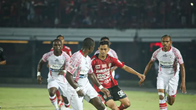 Bali United vs Persipura Jayapura 1-1: Gol Irfan Bachdim Istimewa - GenPI.co
