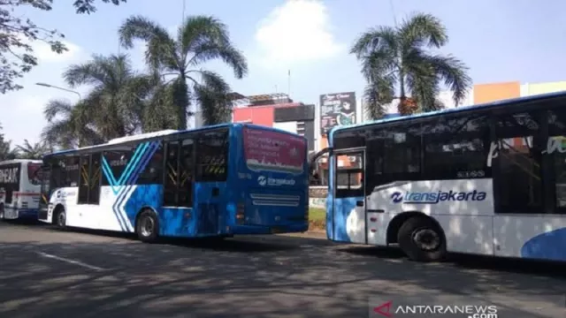 183 Bus Transjakarta Layani Penumpang Pada Malam Tahun Baru - GenPI.co