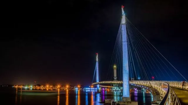 Jembatan Gentala Arasy Jambi Manjakan Pejalan Kaki - GenPI.co