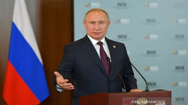 Putin: Pemakzulan Donald Trump Akal-akalan Saja - GenPI.co