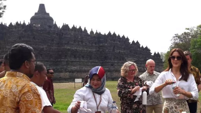 Putri Mahkota Denmark Takjub Melihat Kemegahan Candi Borobudur - GenPI.co