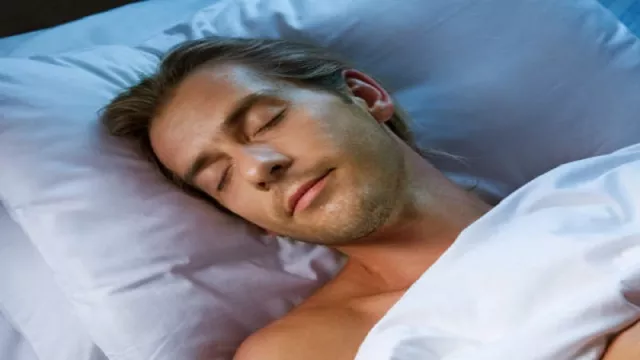 5 Manfaat Tidur Tanpa Caldem Bagi Pria, Nomor 1 Bikin Hangat - GenPI.co