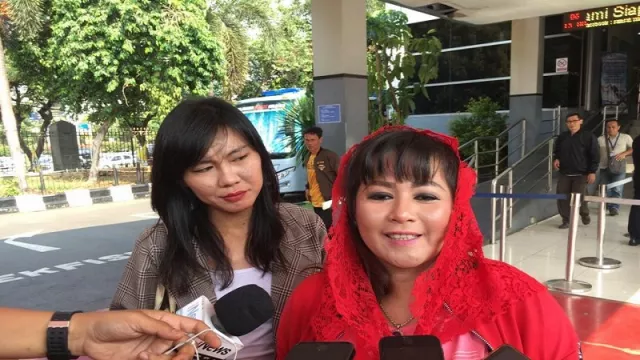 Polisi Cecar Dewi Tanjung Soal Laporan Novel Baswedan   - GenPI.co