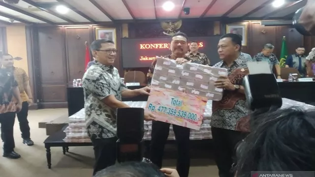 Kejagung Pamerkan Uang Hasil Korupsi Rp 477 Miliar  - GenPI.co