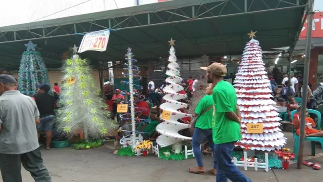 Keren, Pohon Natal Dibuat dari Daur Ulang Sampah - GenPI.co