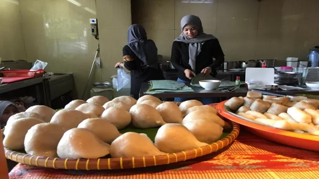 Berburu Kuliner Khas Palembang di Rumah Makan Beringin - GenPI.co