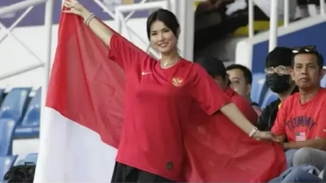 Pakai Jersey Garuda, Miyabi Semangat Mendukung Timnas Indonesia - GenPI.co