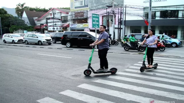 Polisi akan Tindak Skuter Listrik Berkeliaran di Jalan Raya - GenPI.co