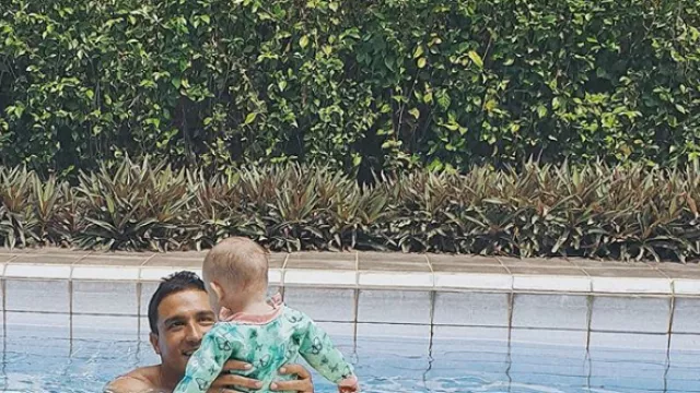Hari Ayah, ini Deretan Hot Daddy Indonesia yang Jadi Panutan - GenPI.co Hari Ayah, ini Deretan Hot Daddy Indonesia yang Jadi Panutan - GenPI.co