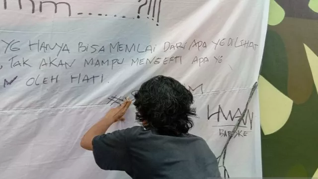Seniman TIM Aksi Tanda Tangan Tolak Pembangunan Hotel Bintang 5 - GenPI.co