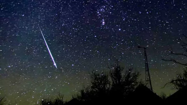 Ini Tips Seru Agar Kamu Bisa Melihat Meteor Perseid Malam Nanti - GenPI.co