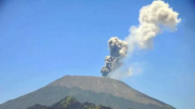 Gunung Slamet Waspada, Masyarakat Jangan Panik - GenPI.co